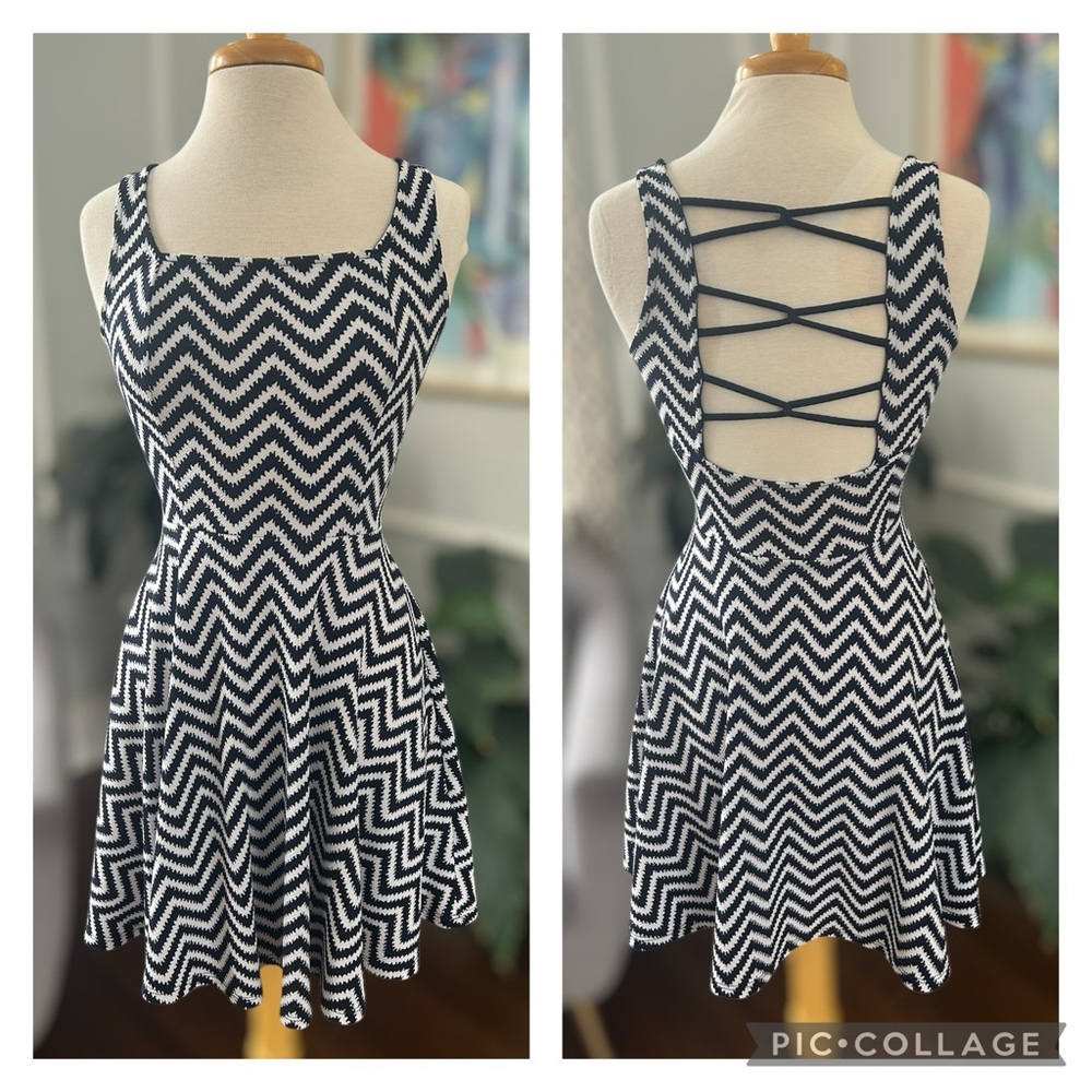 Soprano Chevron’s Navy and Off-White Dress